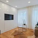Apartment Live In I