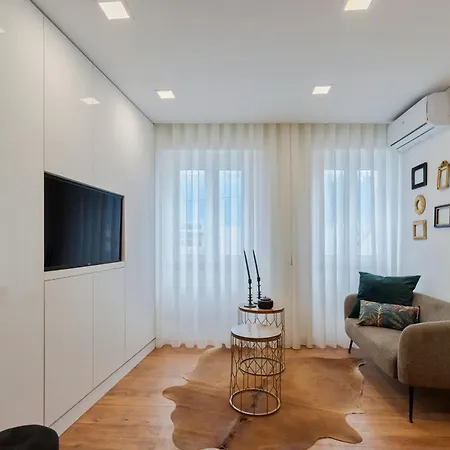 Live In I Apartment